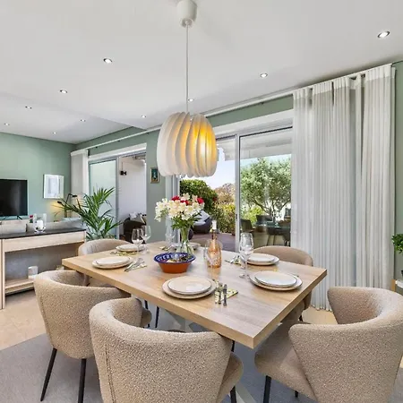 Luxury In Serene Location With Pool & Private Garden Holiday home