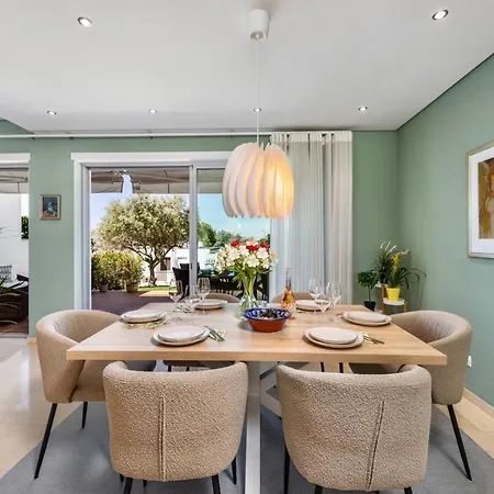 Luxury In Serene Location With Pool & Private Garden Holiday home