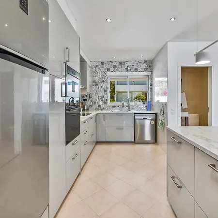 Luxury In Serene Location With Pool & Private Garden Holiday home *