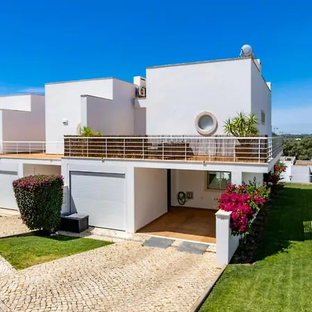 Holiday home Luxury In Serene Location With Pool & Private Garden *