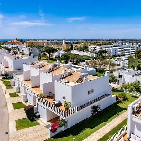 Holiday home Luxury In Serene Location With Pool & Private Garden