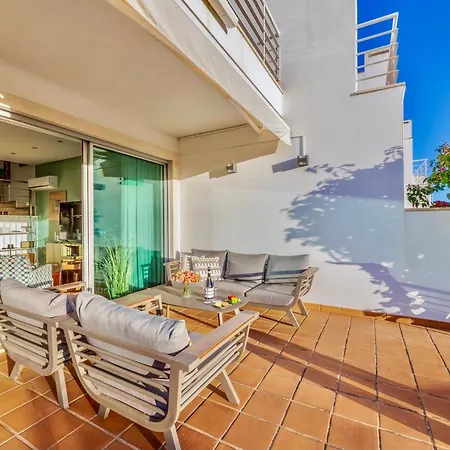 Luxury In Serene Location With Pool & Private Garden Holiday home *