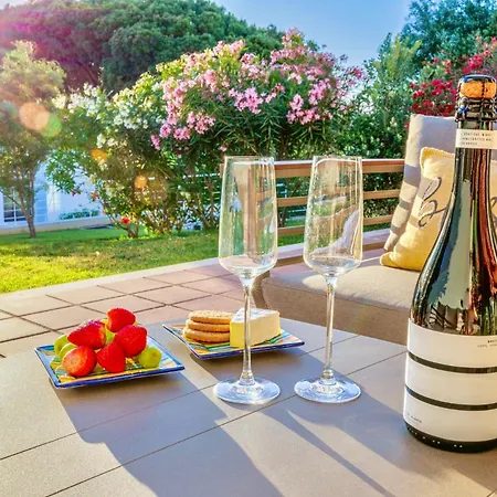 Luxury In Serene Location With Pool & Private Garden Quarteira