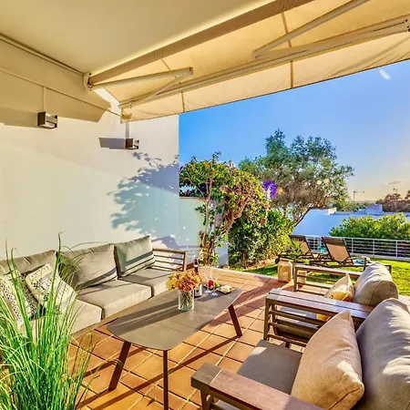 Luxury In Serene Location With Pool & Private Garden Holiday home