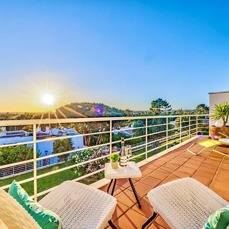 Holiday home Luxury In Serene Location With Pool & Private Garden *