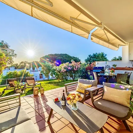 Luxury In Serene Location With Pool & Private Garden *