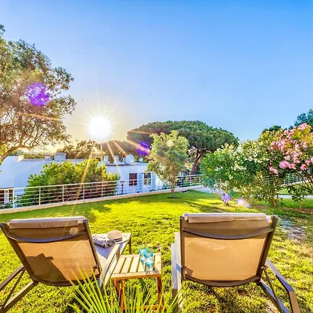 Luxury In Serene Location With Pool & Private Garden Holiday home
